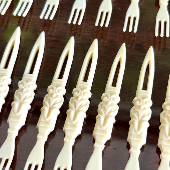Vintage Celluloid Appetizer Forks – Tiki Party Style – Set of 18 - Picture 6 of 7